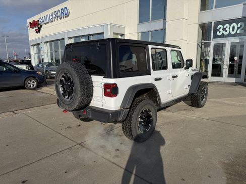 Used 2025 Jeep Wrangler Unlimited Rubicon image 4
