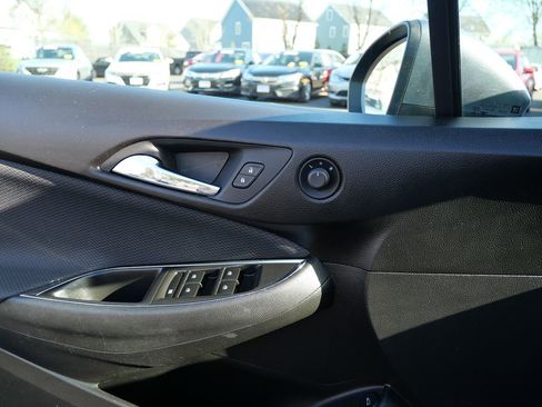 Used 2018 Chevrolet Cruze LT w/ Convenience Package FWD image 14