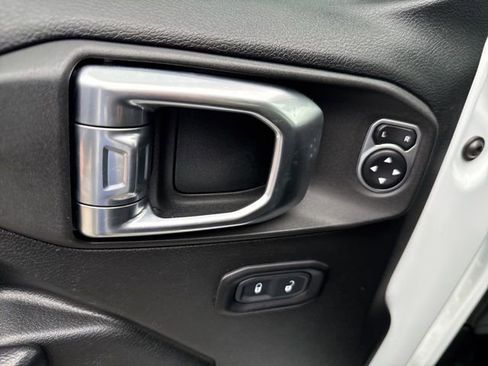 Used 2020 Jeep Gladiator Rubicon AWD/4WD image 19
