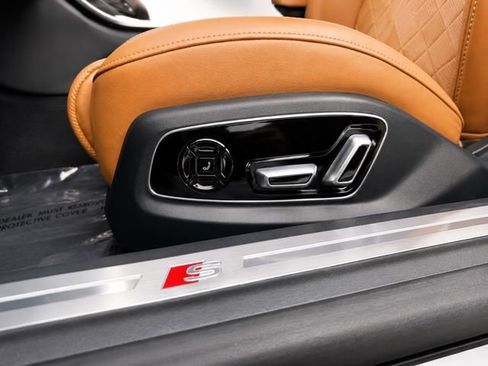 Used 2025 Audi S8 AWD/4WD image 14