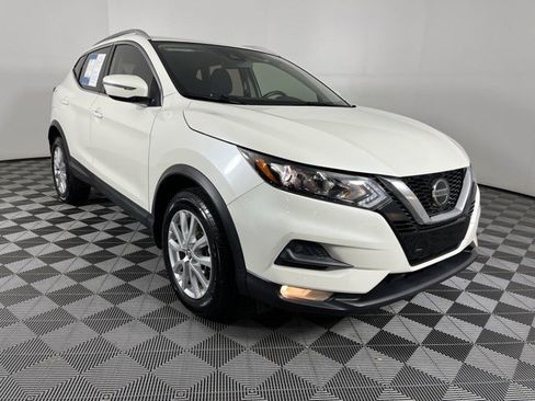 Used 2021 Nissan Rogue Sport SV FWD image 2
