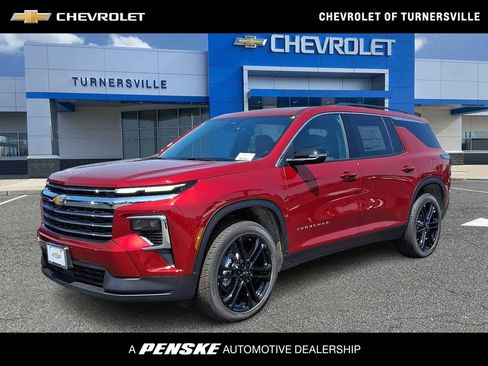 Used 2026 Chevrolet Traverse LT w/ Driver Confidence Package FWD image 1