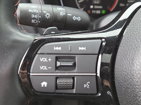 Used 2025 Honda Pilot TrailSport image 34