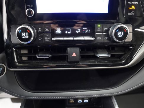 Used 2024 Toyota Highlander LE image 21