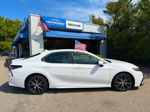 Used 2021 Toyota Camry SE FWD image 13