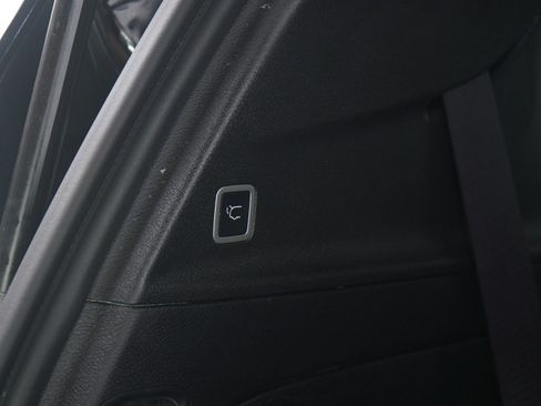 Used 2025 Chrysler Pacifica Select image 11