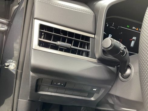 New 2025 Mitsubishi Outlander SE image 7