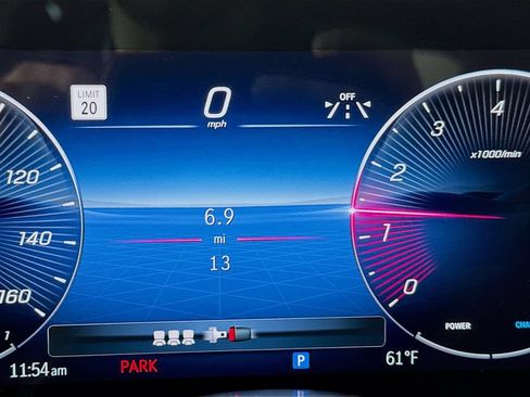 Used 2026 Mercedes-Benz GLB 250 4MATIC image 13