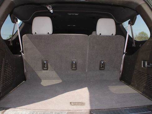 Used 2021 Chevrolet Suburban Z71 w/ Z71 Off-Road Package image 12