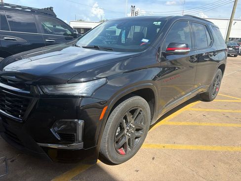 Used 2023 Chevrolet Traverse Premier w/ Redline Edition FWD image 2