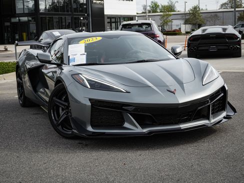 Used 2023 Chevrolet Corvette Z06 w/ Z07 Performance Package image 2