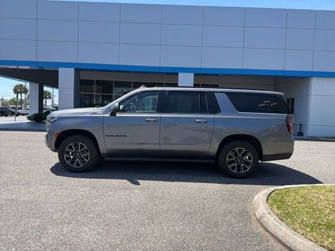 Used 2021 Chevrolet Suburban Z71 w/ Z71 Off-Road Package image 3