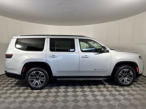 Used 2024 Jeep Wagoneer Series II w/ Flexible Seating Group AWD/4WD image 8