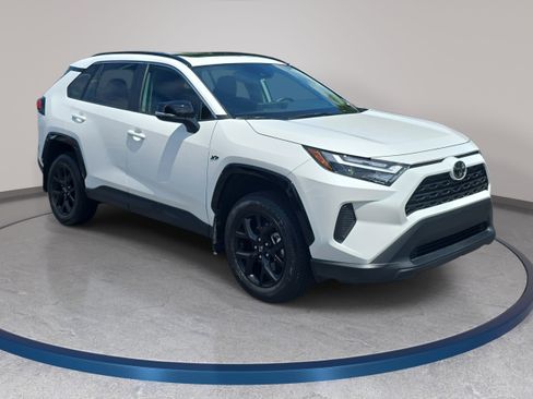 Used 2025 Toyota RAV4 XLE FWD image 3