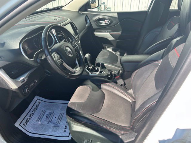 Used 2018 Jeep Cherokee Trailhawk w/ Comfort & Convenience Group AWD/4WD image 13