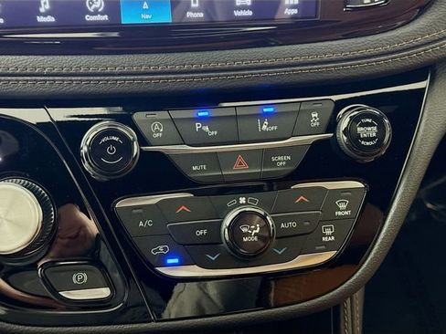 New 2026 Chrysler Pacifica Pinnacle image 16