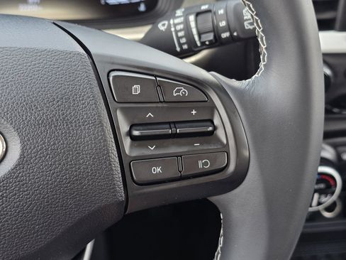 Certified 2024 Hyundai Venue Limited FWD image 28