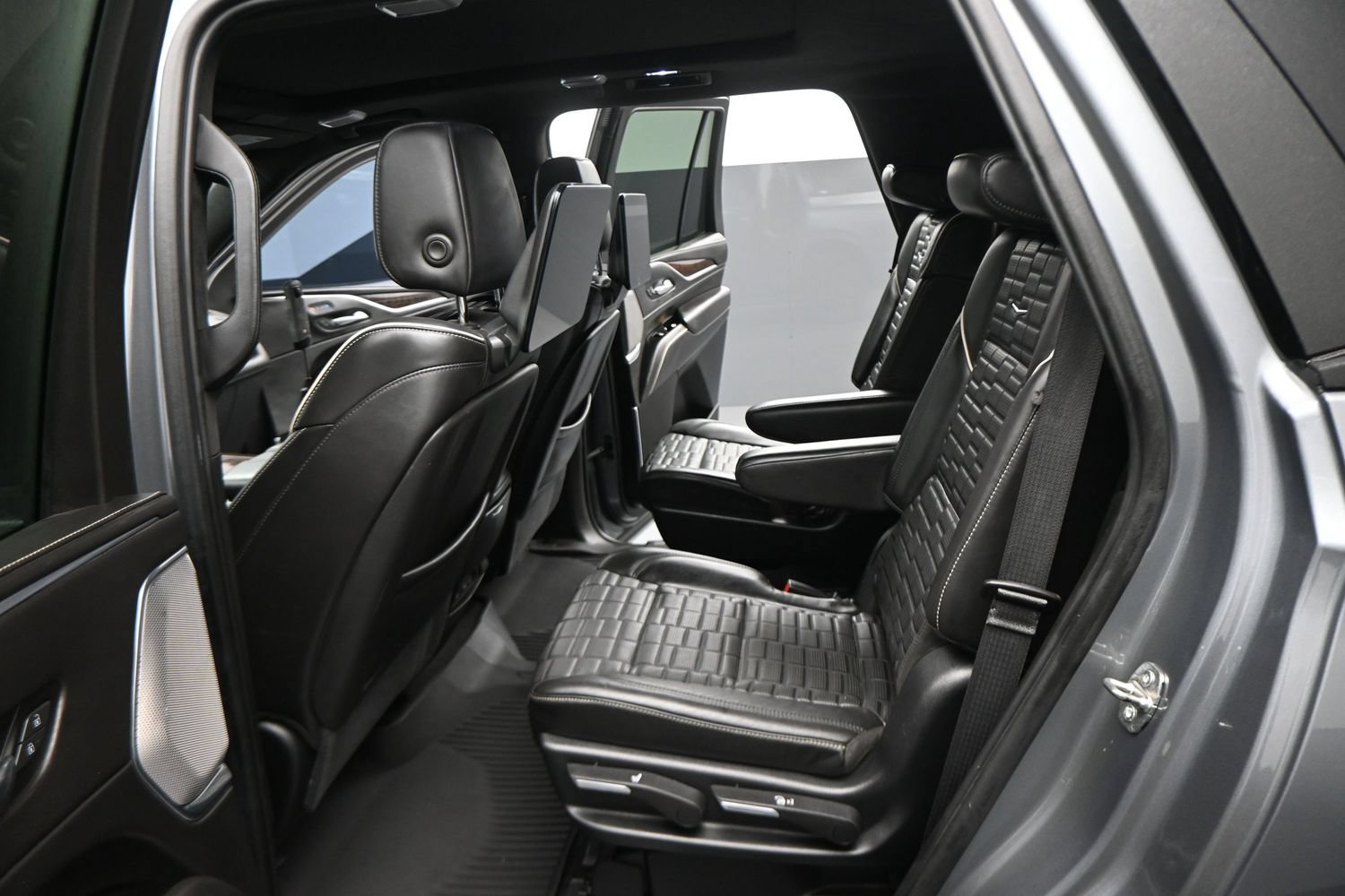 Used 2021 Cadillac Escalade Sport Platinum w/ LPO, ONYX Package AWD/4WD image 4