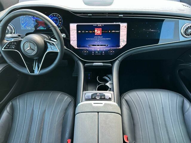 Used 2023 Mercedes-Benz EQS 580 4MATIC SUV w/ Acoustic Comfort Package image 16