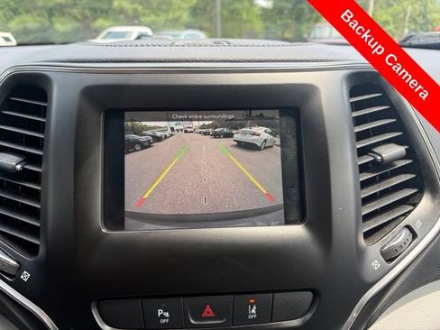 Used 2021 Jeep Cherokee Latitude Plus w/ Sun & Sound Group AWD/4WD image 21