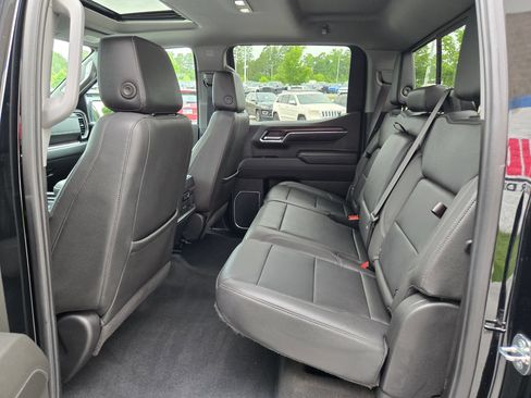 Used 2022 GMC Sierra 1500 SLT w/ SLT Convenience Package AWD/4WD image 34