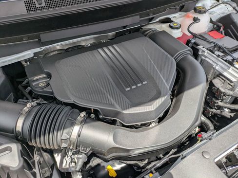 Used 2025 Chevrolet Traverse LT image 12