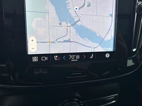 Used 2025 Volvo XC40 B5 Core image 22