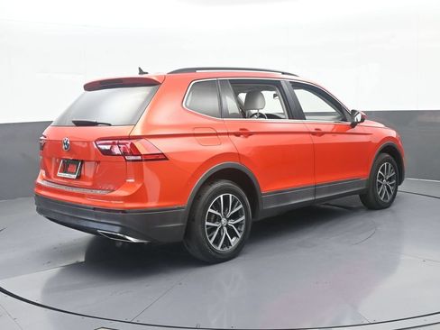 Used 2019 Volkswagen Tiguan SE w/ Panoramic Sunroof Package FWD image 6