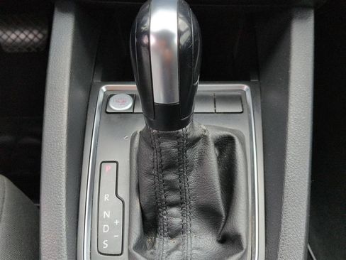 Used 2015 Volkswagen Jetta SE FWD image 25