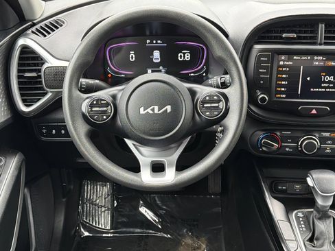 Used 2023 Kia Soul LX w/ LX Technology Package FWD image 13