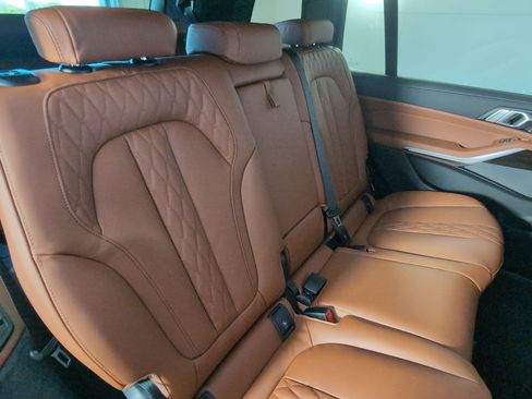 New 2026 BMW X7 M60i image 32