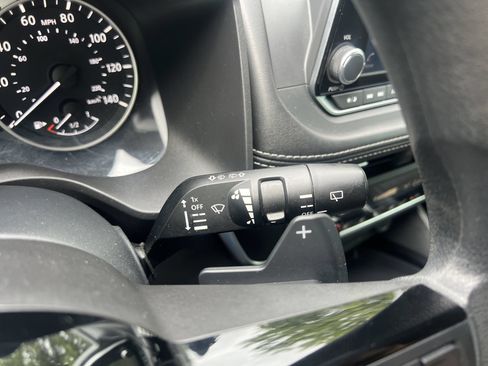 Certified 2023 Nissan Rogue SV FWD image 12