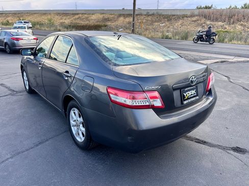 Used 2010 Toyota Camry LE FWD image 4