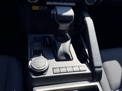 Certified 2024 Toyota Tacoma SR5 AWD/4WD image 6