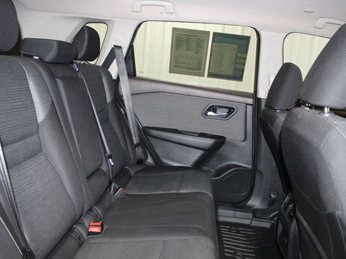 Used 2023 Nissan Rogue SV image 27