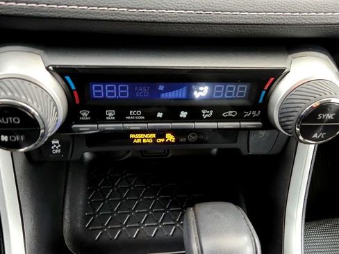 Used 2022 Toyota RAV4 LE AWD/4WD image 30