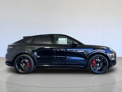 New 2026 Porsche Cayenne GTS AWD/4WD image 9