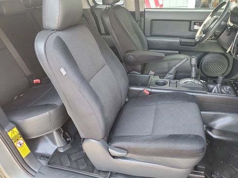 Used 2011 Toyota FJ Cruiser 4WD w/ Convenience Pkg image 10