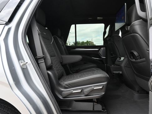 Certified 2025 Cadillac Escalade Sport Platinum w/ LPO, Floor Liner Package AWD/4WD image 24