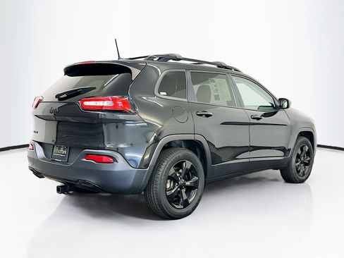 Used 2016 Jeep Cherokee Latitude w/ Cold Weather Group AWD/4WD image 9