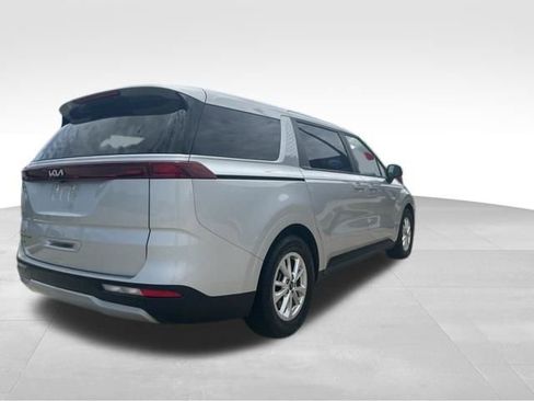 Used 2022 Kia Carnival LX FWD image 7