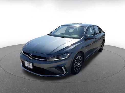 Used 2025 Volkswagen Jetta SE image 7