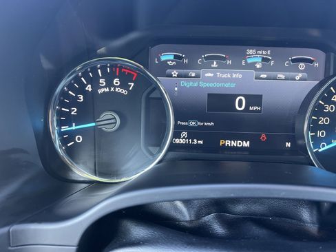 Used 2017 Ford F150 Lariat w/ Equipment Group 502A Luxury image 17