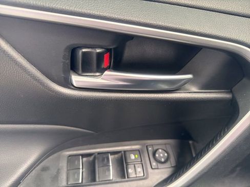 Used 2024 Toyota RAV4 SE image 18