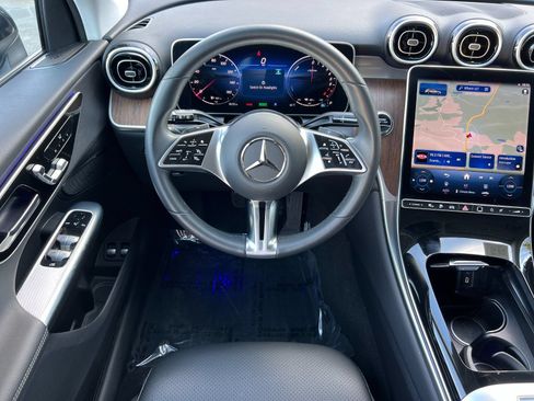 Used 2025 Mercedes-Benz GLC 350e 4MATIC image 13