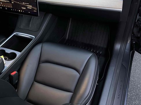 Used 2021 Tesla Model 3 Standard Range Plus image 22