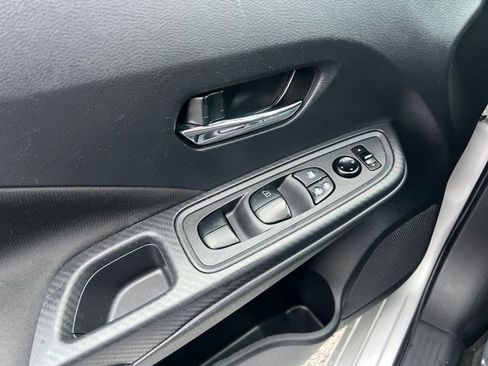 Used 2021 Nissan Versa SV image 31