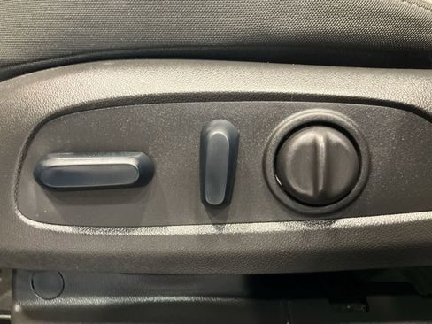 Used 2023 Chevrolet TrailBlazer LT w/ Convenience Package image 11