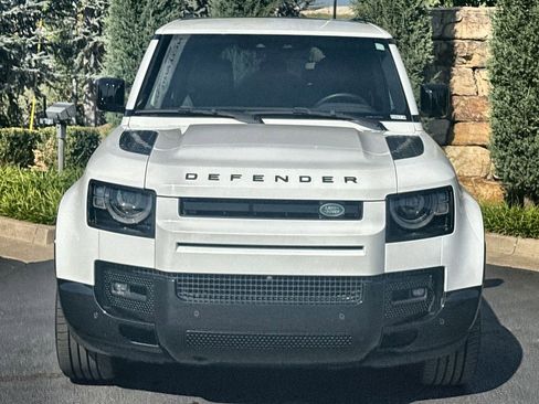 Used 2024 Land Rover Defender 130 X-Dynamic SE image 8