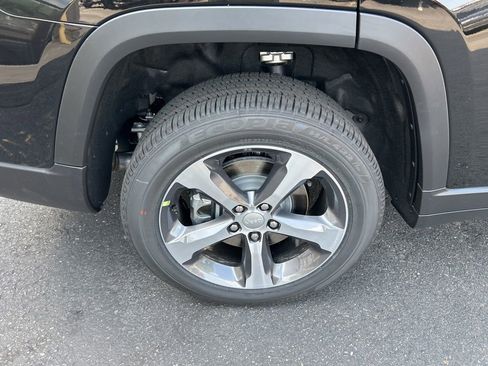 New 2025 Jeep Grand Cherokee L Limited image 12